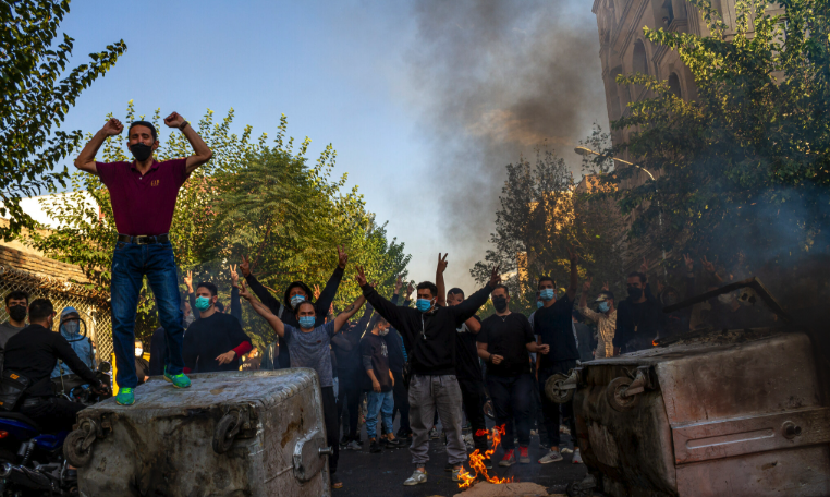 Breaking the Blackout: Iranian Protestors Use Bitchat and Noghteha to Bypass Crackdown